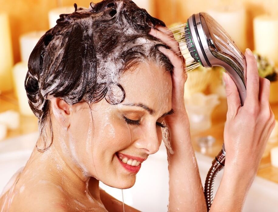 With scalp psoriasis, it is necessary to wash with medical shampoo